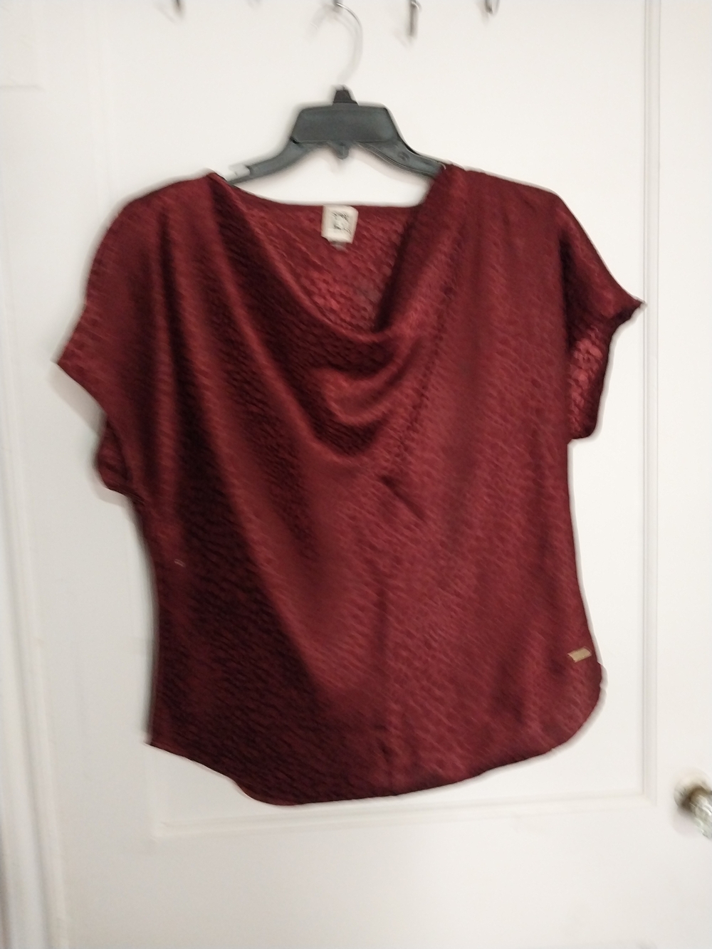 Anne Klein Women's Blouse Top Satin Burgundy Animal Pint Cow Neck Size L